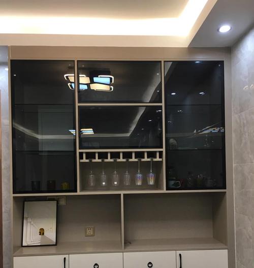 黑色窄边框铝合金玻璃门酒柜实景图