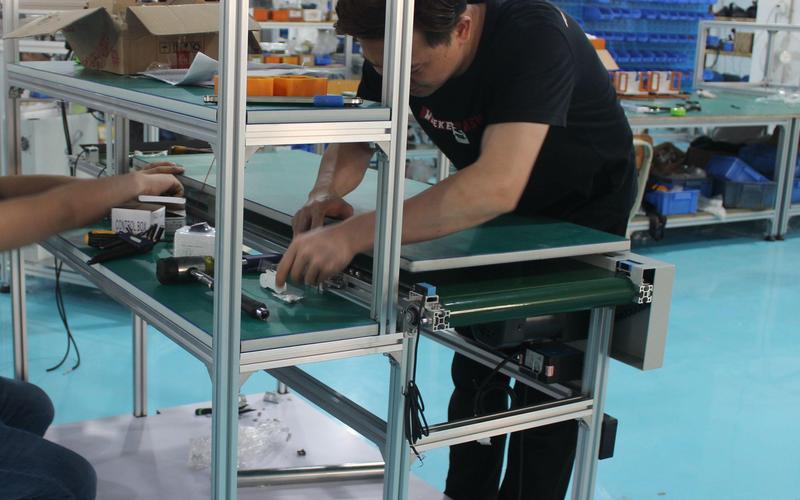 机械总装车间人机协同防错工位操作台