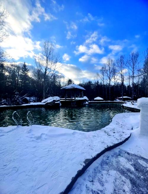 长白山滑雪胜地配套室外温泉雪景实拍