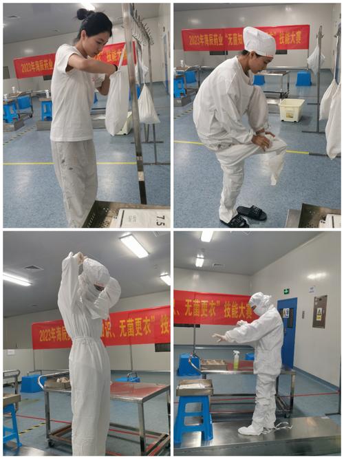 工业工人在车间更衣室做晨间拉伸