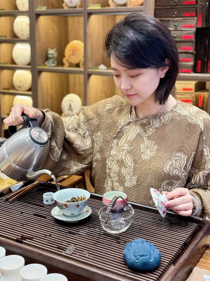 普通人城市小茶馆日常茶艺泡茶场景