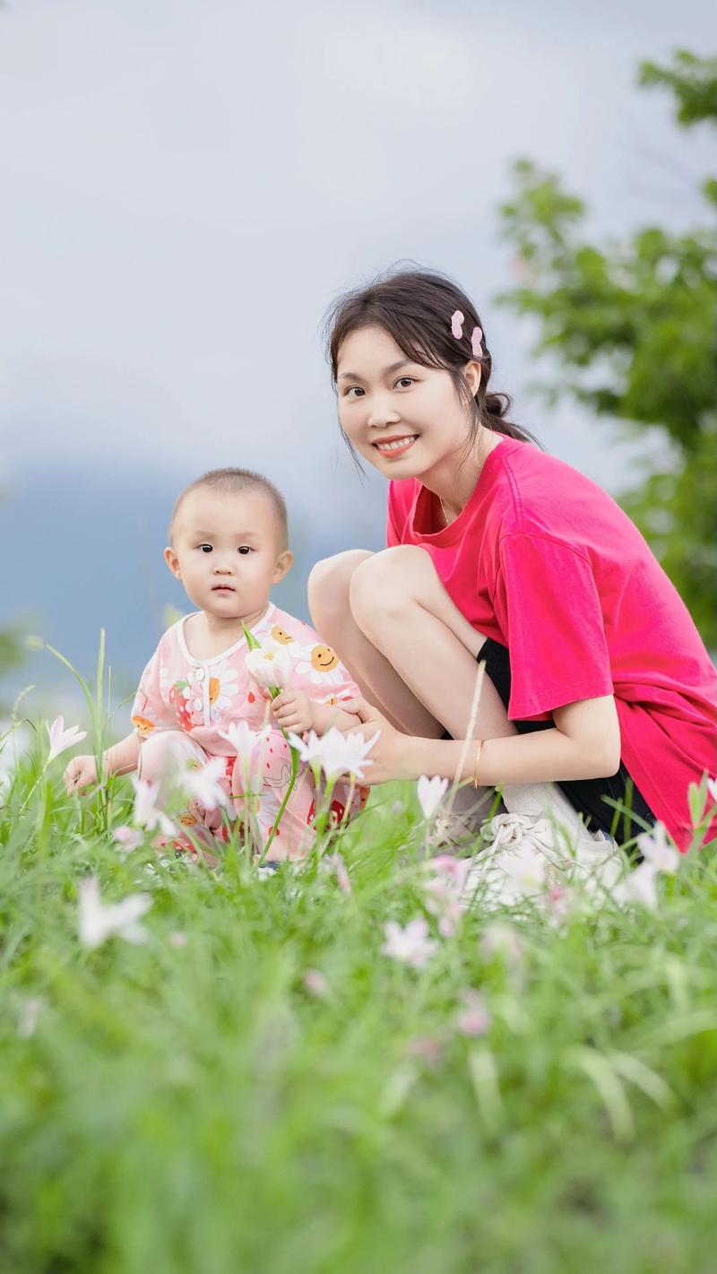 博物馆楼梯转角亲子照