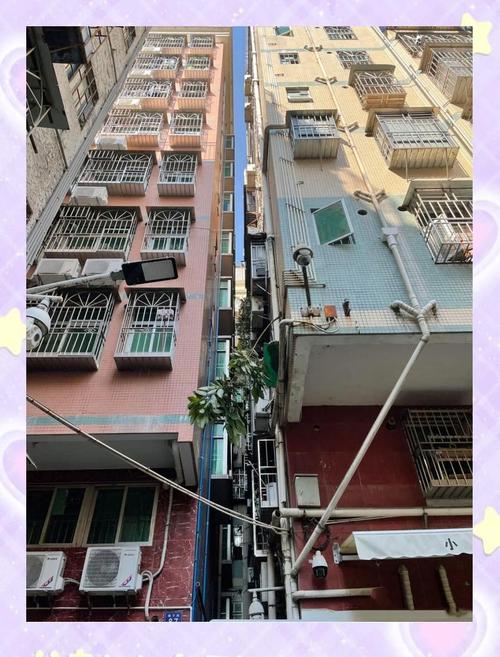 广州老城区握手楼木质楼梯