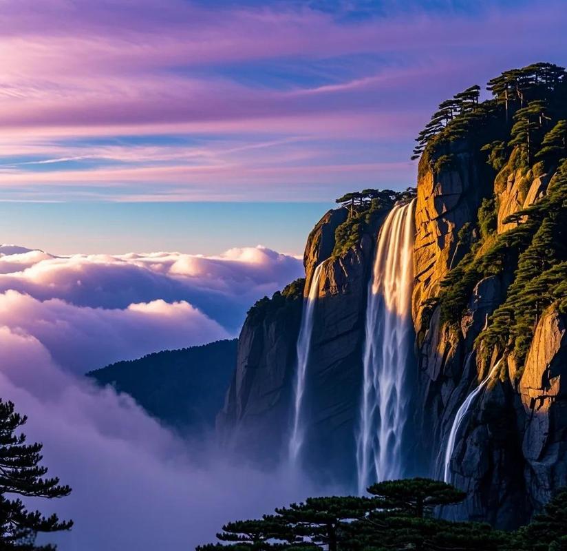 庐山香炉峰晴天紫烟瀑布实景图