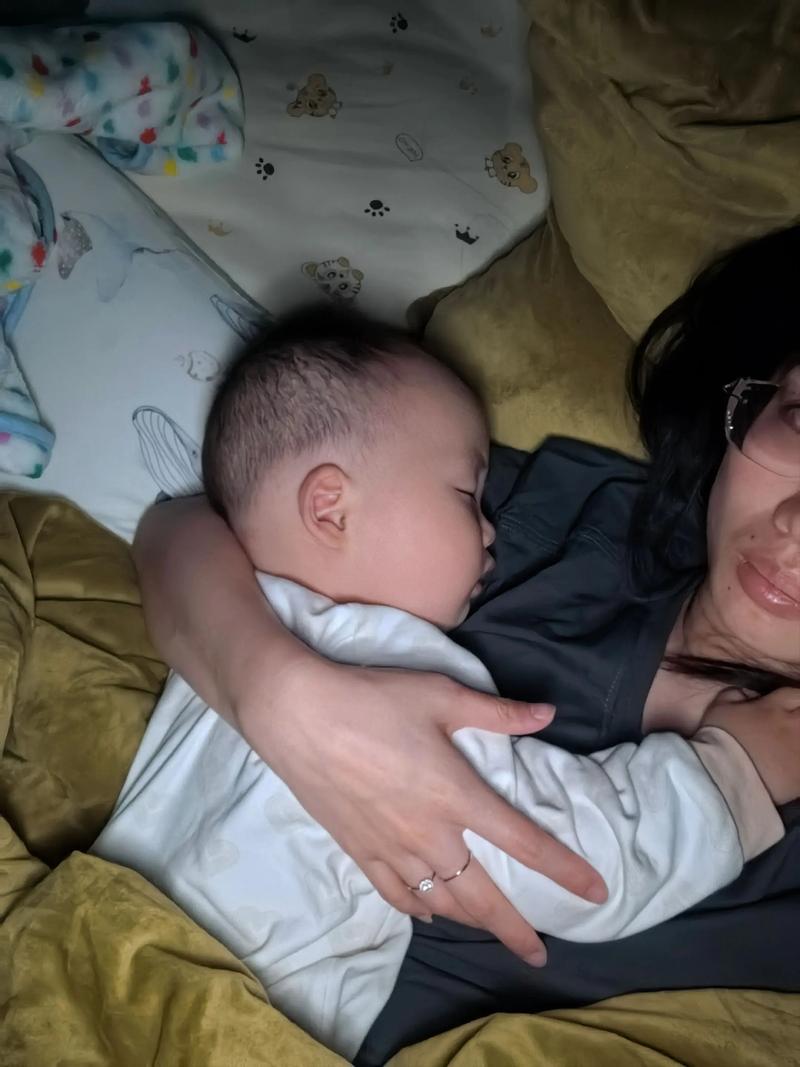 哄睡技巧：为什么你越哄娃越精神？——深夜崩溃后的冷静复盘-超级宝贝
