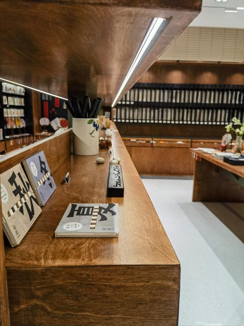 新消费品牌书店联名试香点位实景