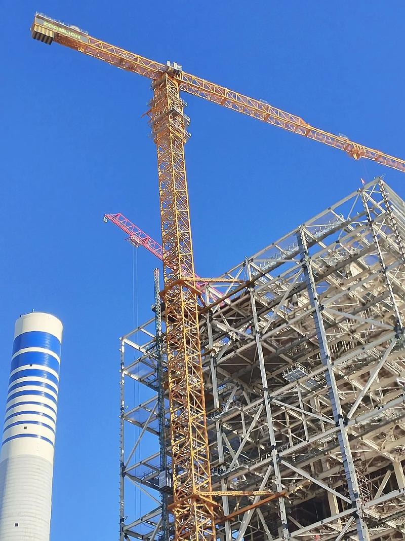 中联重科塔式起重机建筑工地