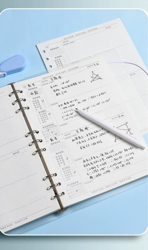 中学生晚自习书桌沾着橡皮屑的错题本
