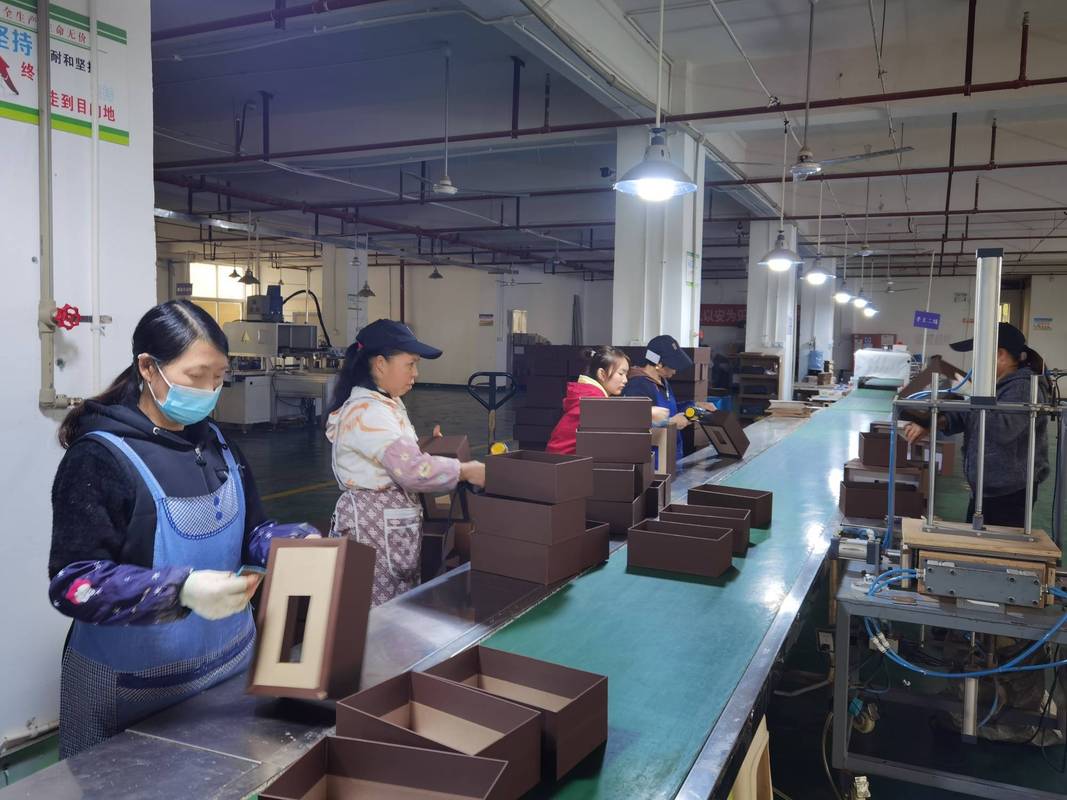 箱包工厂成品防水性能测试车间图