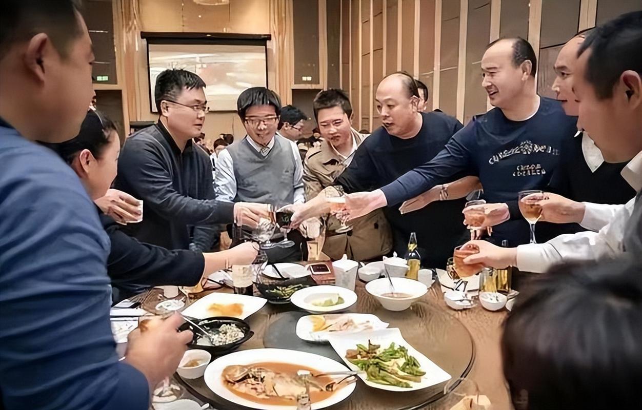 酒局上高息拉人投资的真实场景