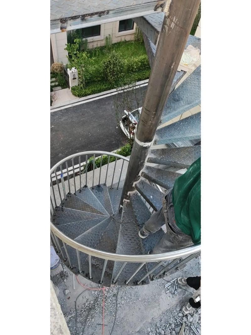 东山电视塔旋转楼梯螺旋结构