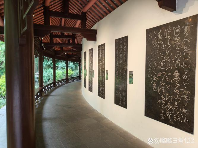滕王阁主楼内部仿古回廊书法展陈