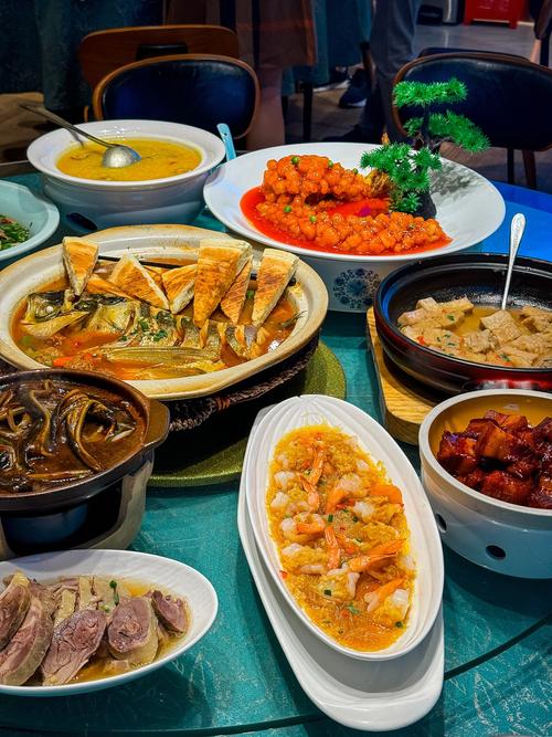 吃饭别凑网红店的热闹，跟着本地大爷大妈走准没错