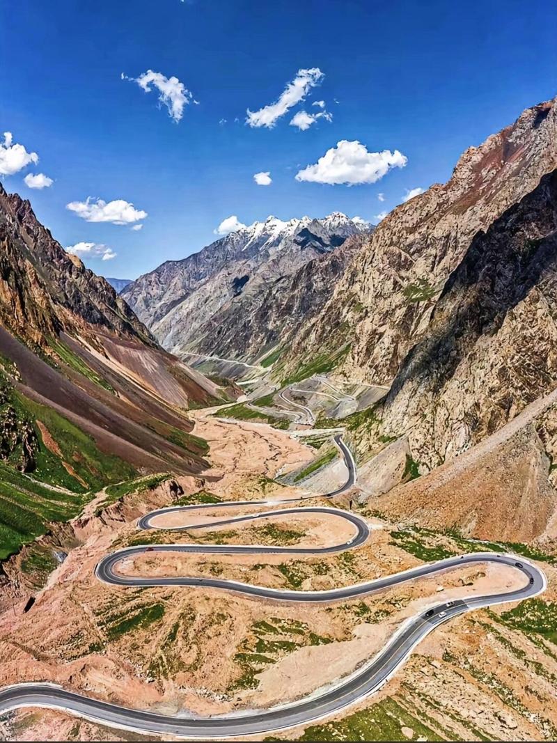 独库公路发卡弯长焦压缩