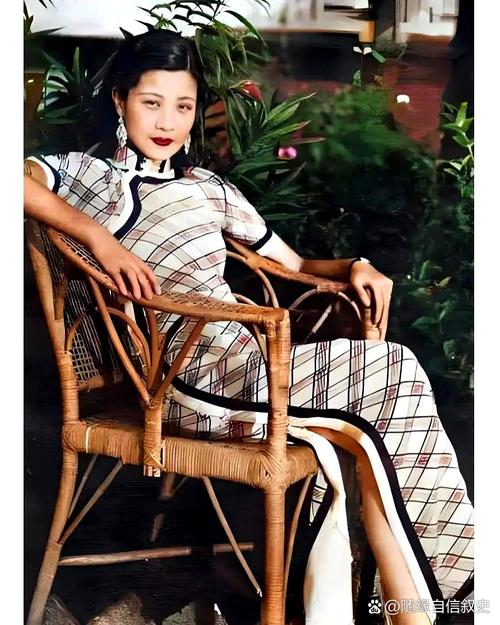 二、旧物里的情书：一件旗袍和一把藤椅