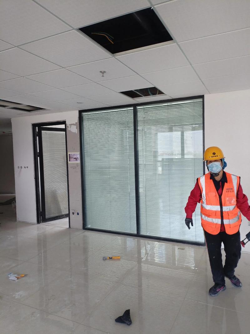 办公室双玻隔断安装现场 实景