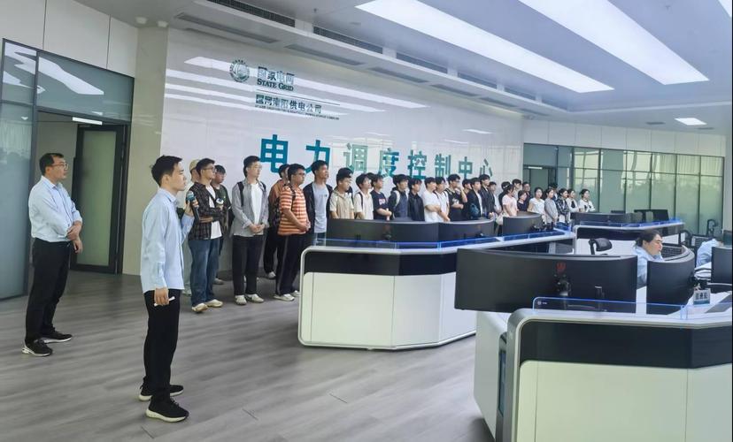 电气工程专业毕业生签约国家电网场景图