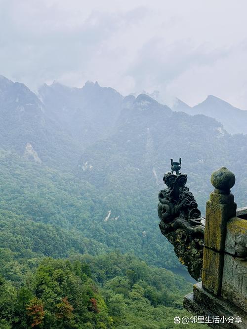 武当山南岩宫龙头香景观
