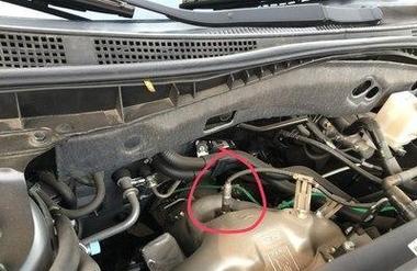 家用汽车氧传感器安装位置实物图