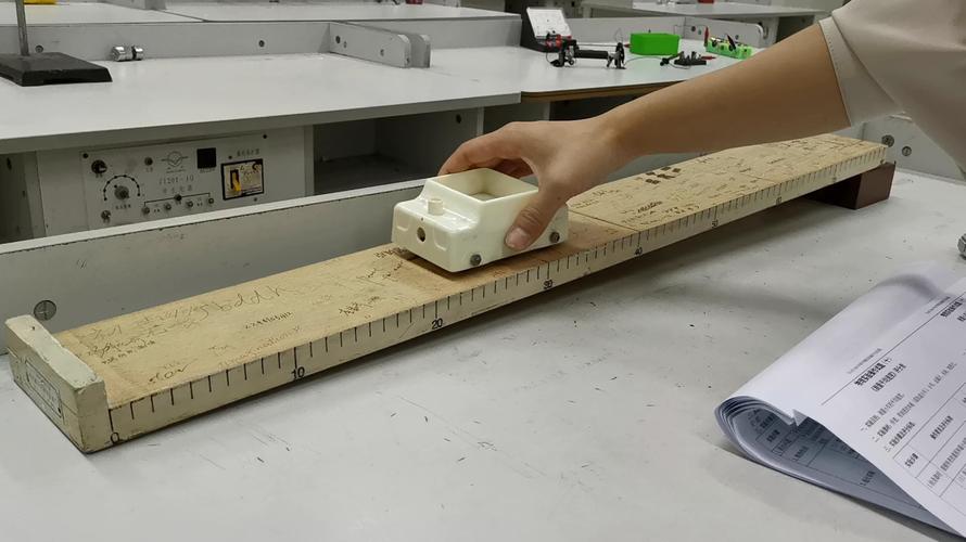 中学生在校门口测量车流量进行数学建模