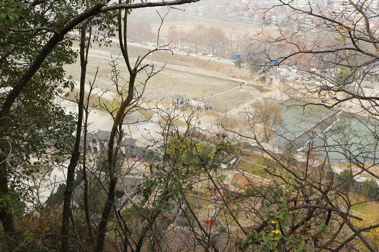 南漳黄莲树咀水库坡顶俯瞰全景
