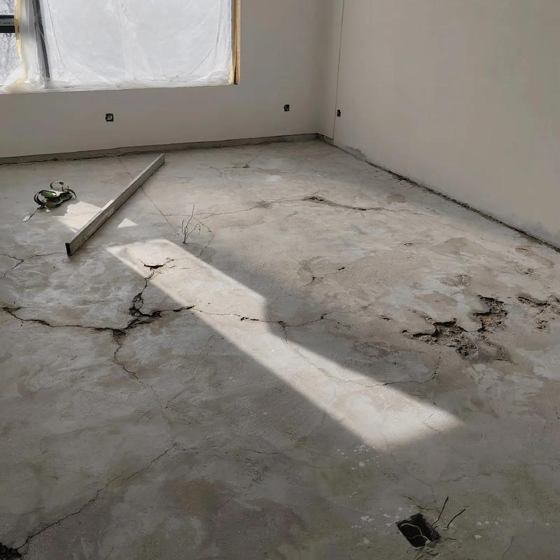 工业风水泥自流平地面施工前后对比