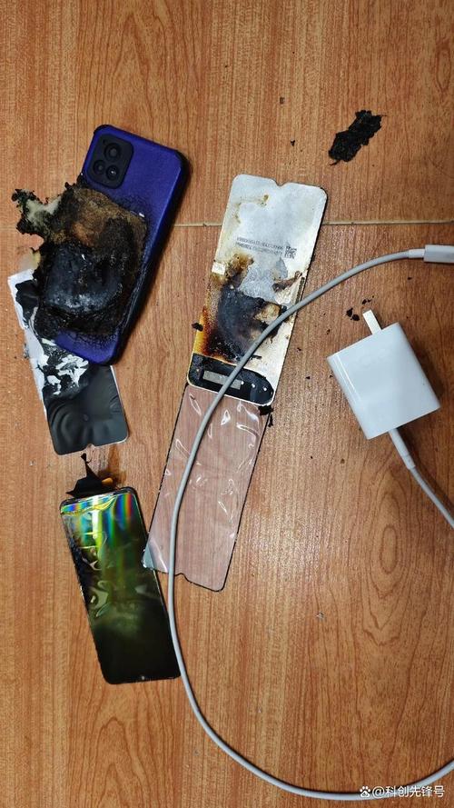 南京夏日露天充电枪被晒得发烫的实拍