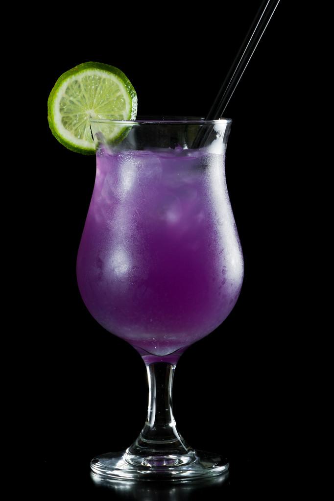 红酒杯中深紫色酒液挂杯现象酒泪特写