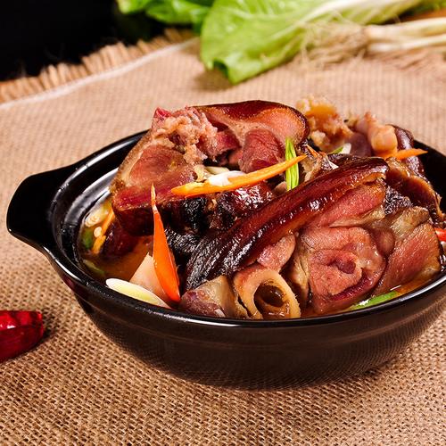 南漳冯家湾村农家农家乐蒸腊猪蹄