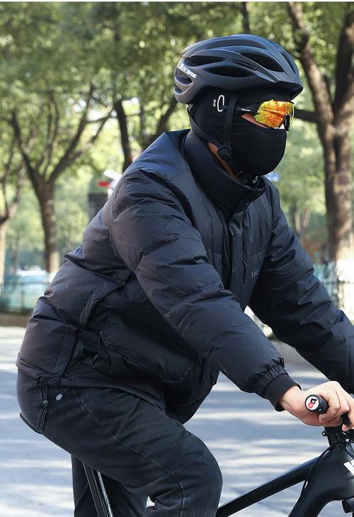 冬季骑电动车低温出行护具穿戴实拍图