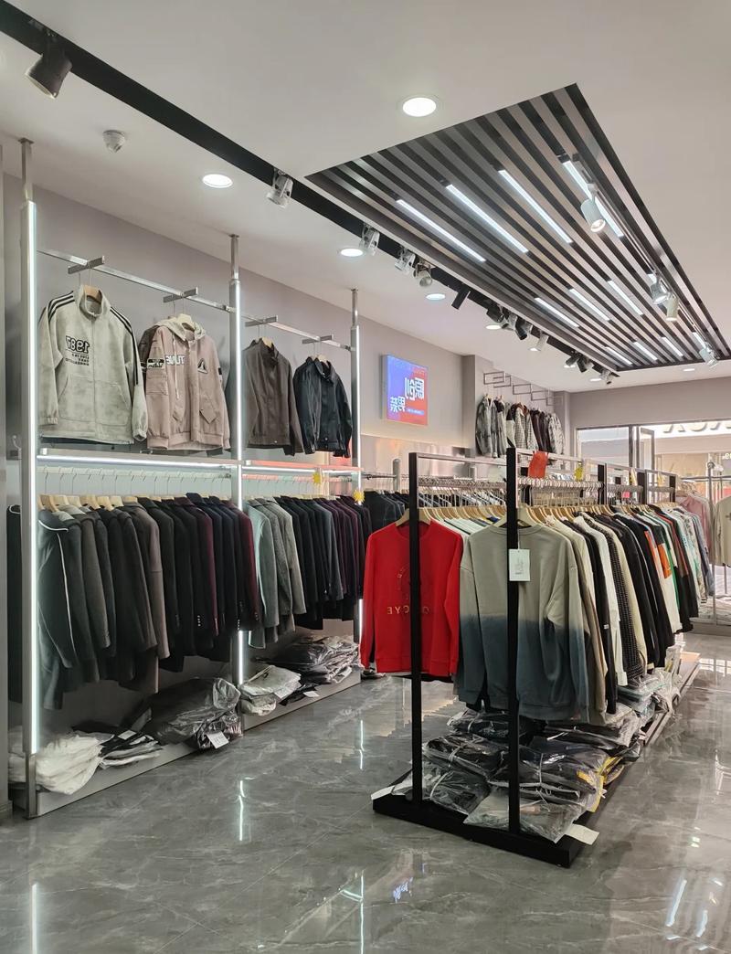 南京外贸服装工厂直供零售门店内景