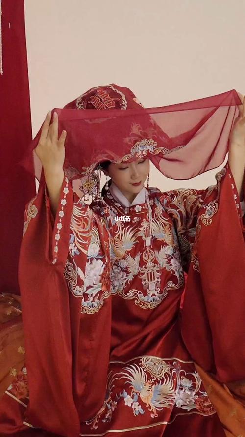 明代婚服红盖头刺绣细节