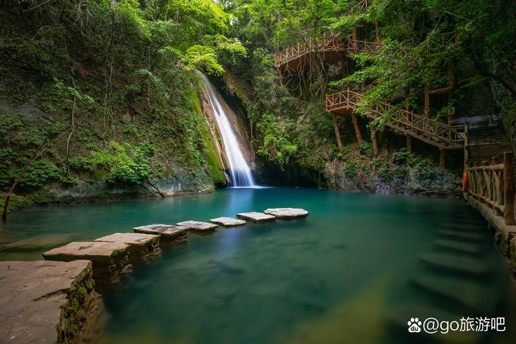 湖北南漳香水河三叠瀑夏日晴天彩虹水景