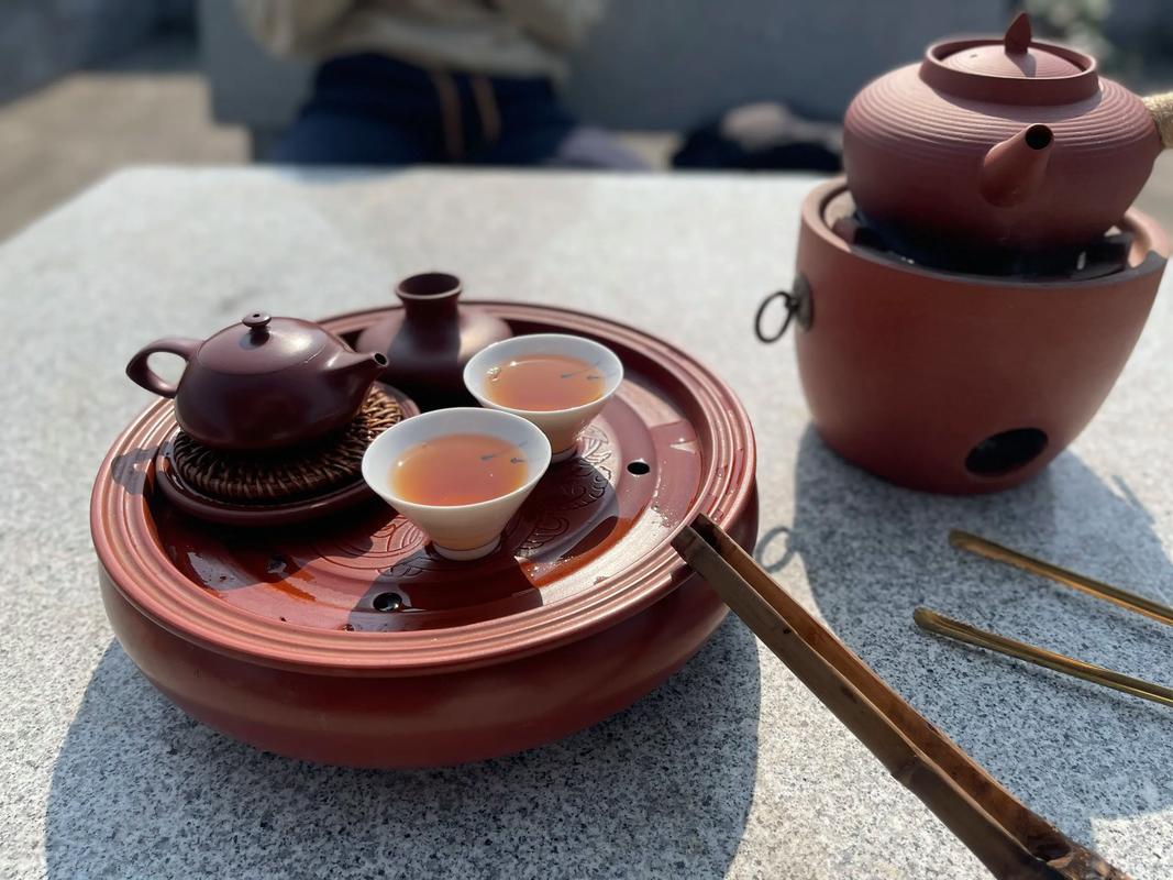 潮汕功夫茶饭后刮油解腻场景 紫砂壶茶汤