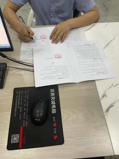 婚姻纠纷案件委托合同签字场景实拍