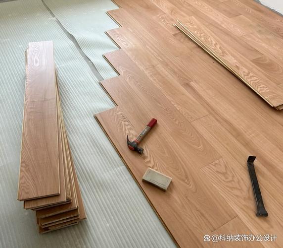 书房木地板防潮膜铺设施工步骤