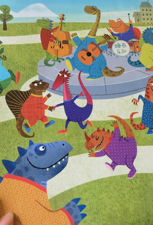 晨间晨读母子俩窝在床头看恐龙绘本的温馨场景