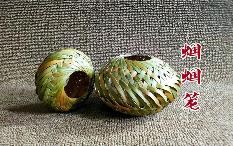 亲子客厅孩子自己编蝈蝈笼生活场景