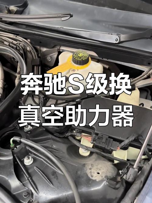 维修师傅听诊法检测汽车真空助力器漏气
