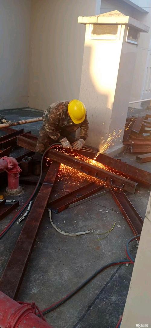 露天爆炸焊复合板加工现场图