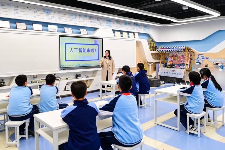 人工智能教育落地中小学:别赶潮流,要接地气-如东教育网