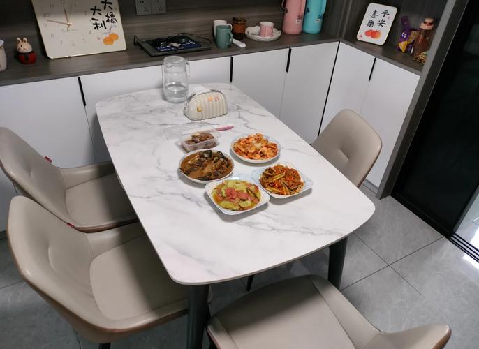 独生家庭餐桌吃饭日常实拍