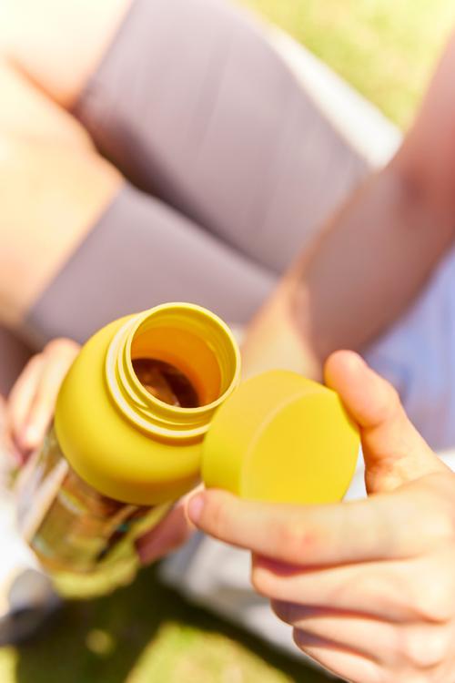 主播的日常到底是怎样的？每天就是对着镜头聊天吗？-我问答网