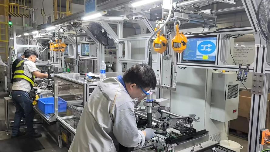 汽车零部件车间AMR自然导航路径调试现场
