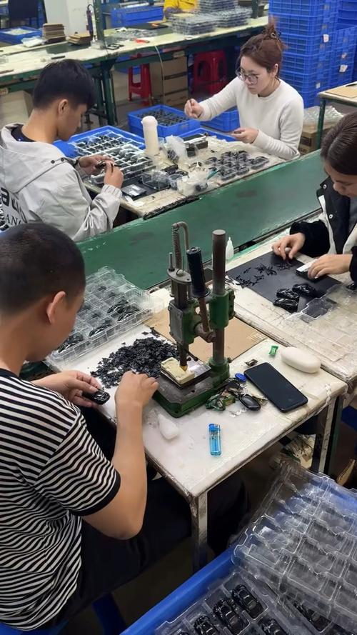 工厂金属边角料制作儿童玩具工作坊