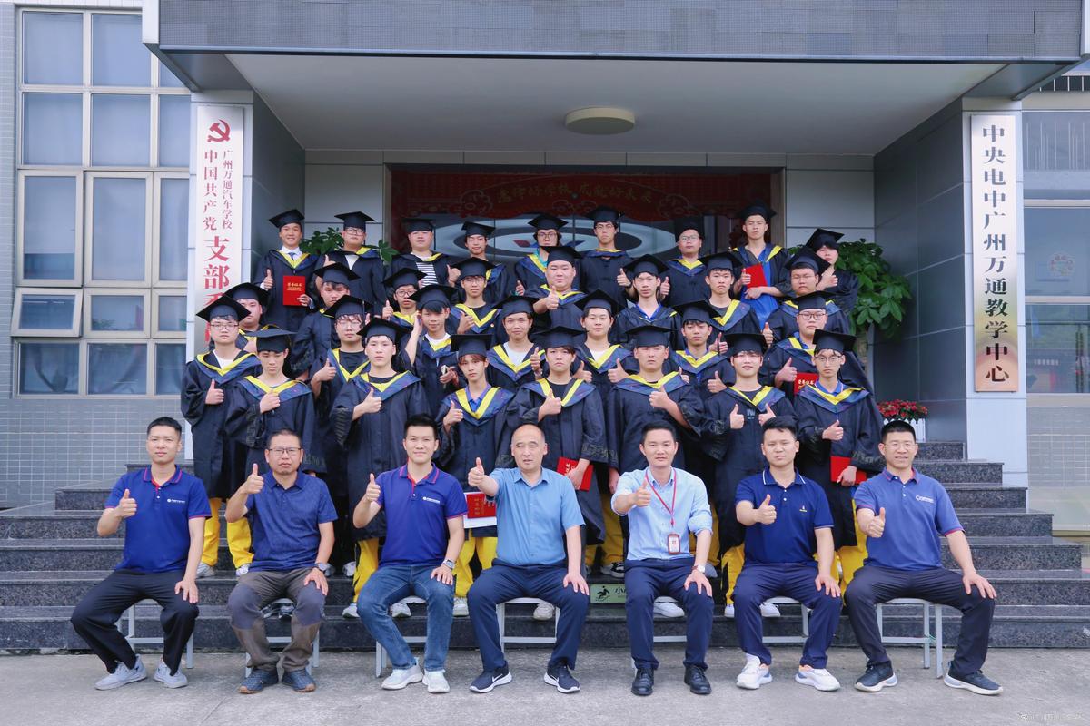 职教高考本科录取通知书合影