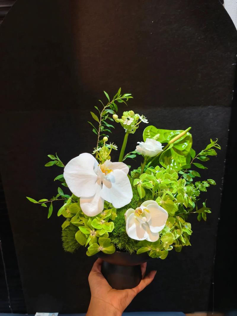 现代婚礼桌花简约风格白绿色系