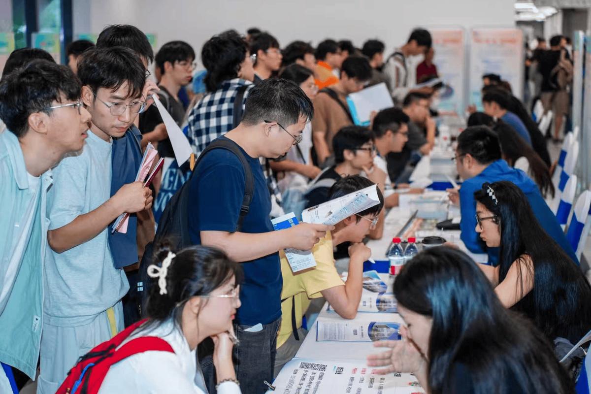 秋招校招群面讨论现场实拍图