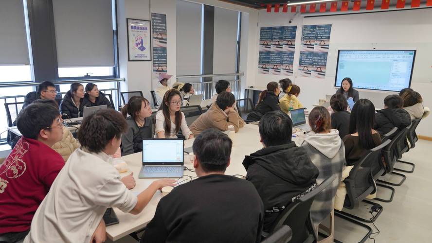 中学生职业体验活动数据分析工作坊现场