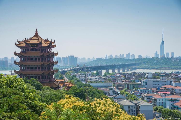 武汉黄鹤楼白云阁俯瞰主楼长江全景